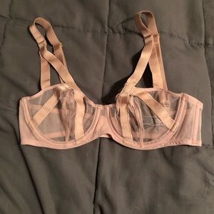 Victoria’s Secret 32C bra